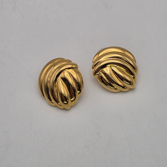 Vintage DARIA Earrings Gold Tone Classy Designer Signed FREE $HIPPING!! - Picture 1 of 4